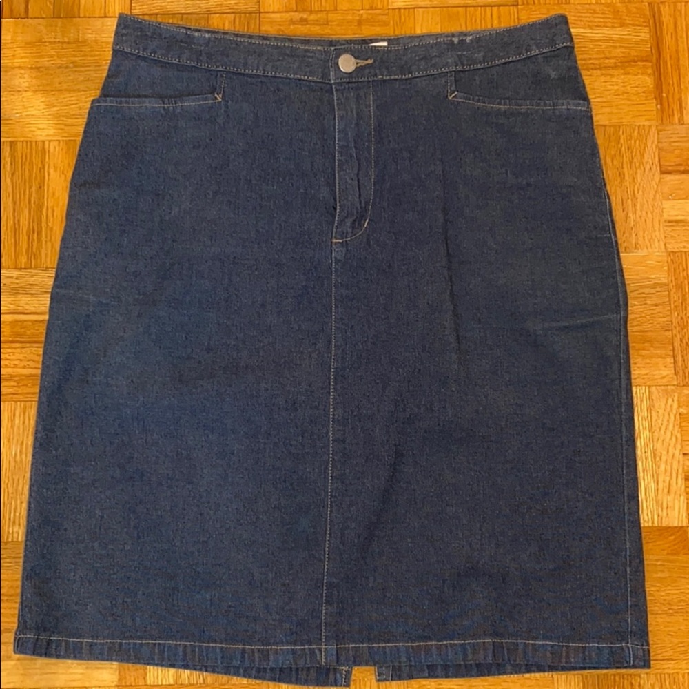 Stretchy summer denim skirt